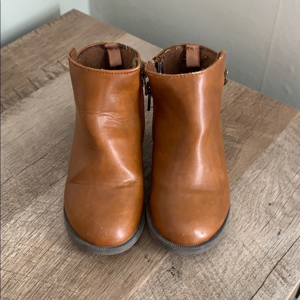Toddler booties size 7. Brown faux leather.